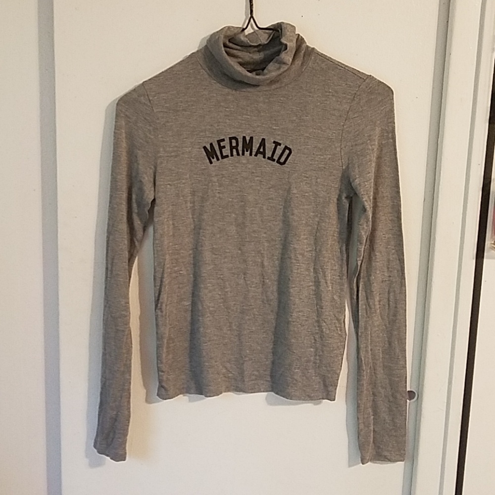 Mermaid turtle neck with item